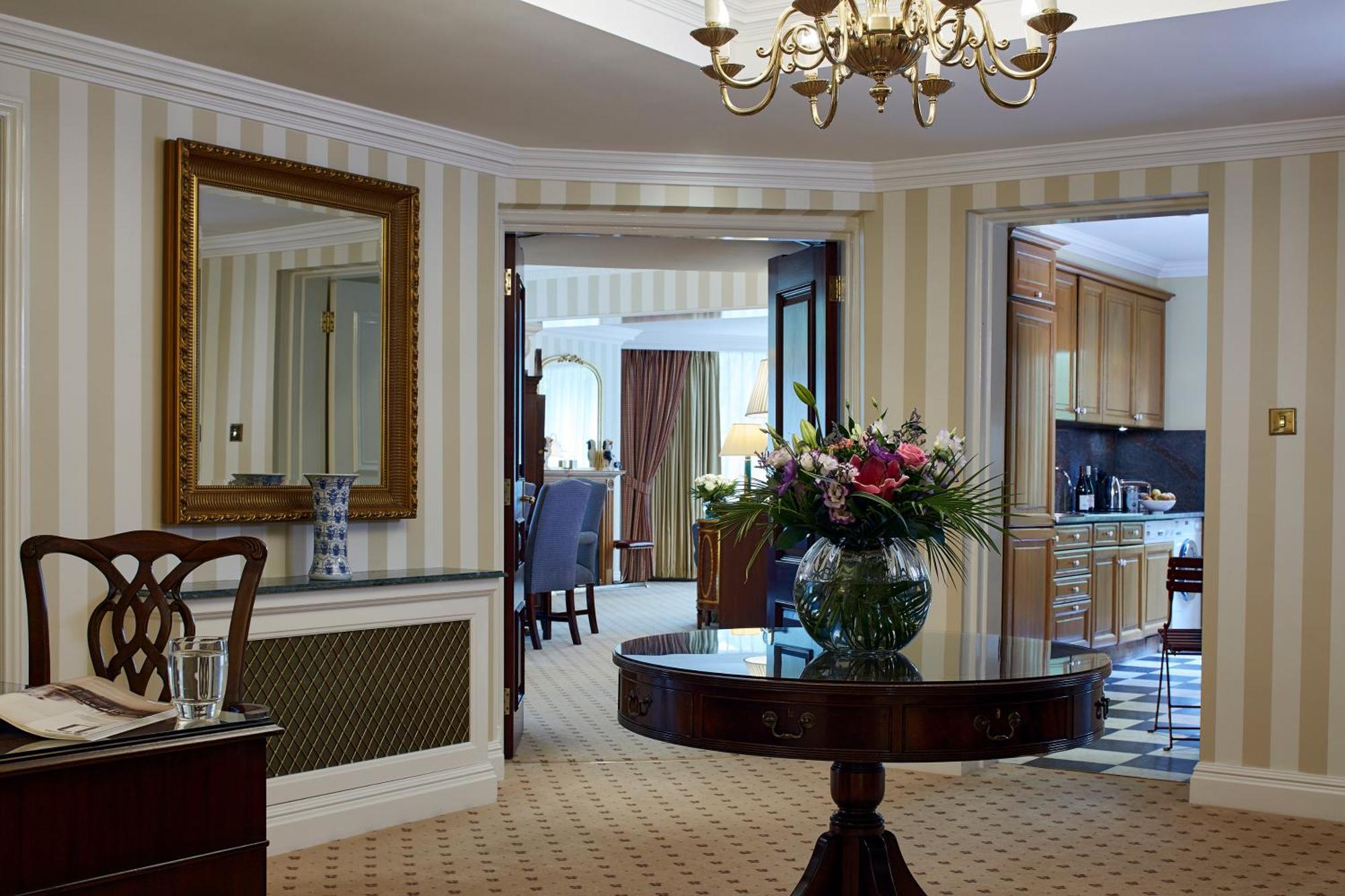 เชวอล ทอร์นีย์ คอร์ท แอท ไฮด์ ปาร์ค Aparthotel ลอนดอน ภายนอก รูปภาพ